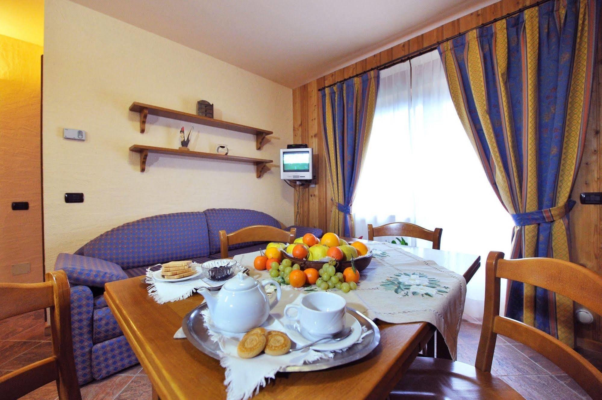 Family Apartments Le Chalet ชัมโปลุก ภายนอก รูปภาพ