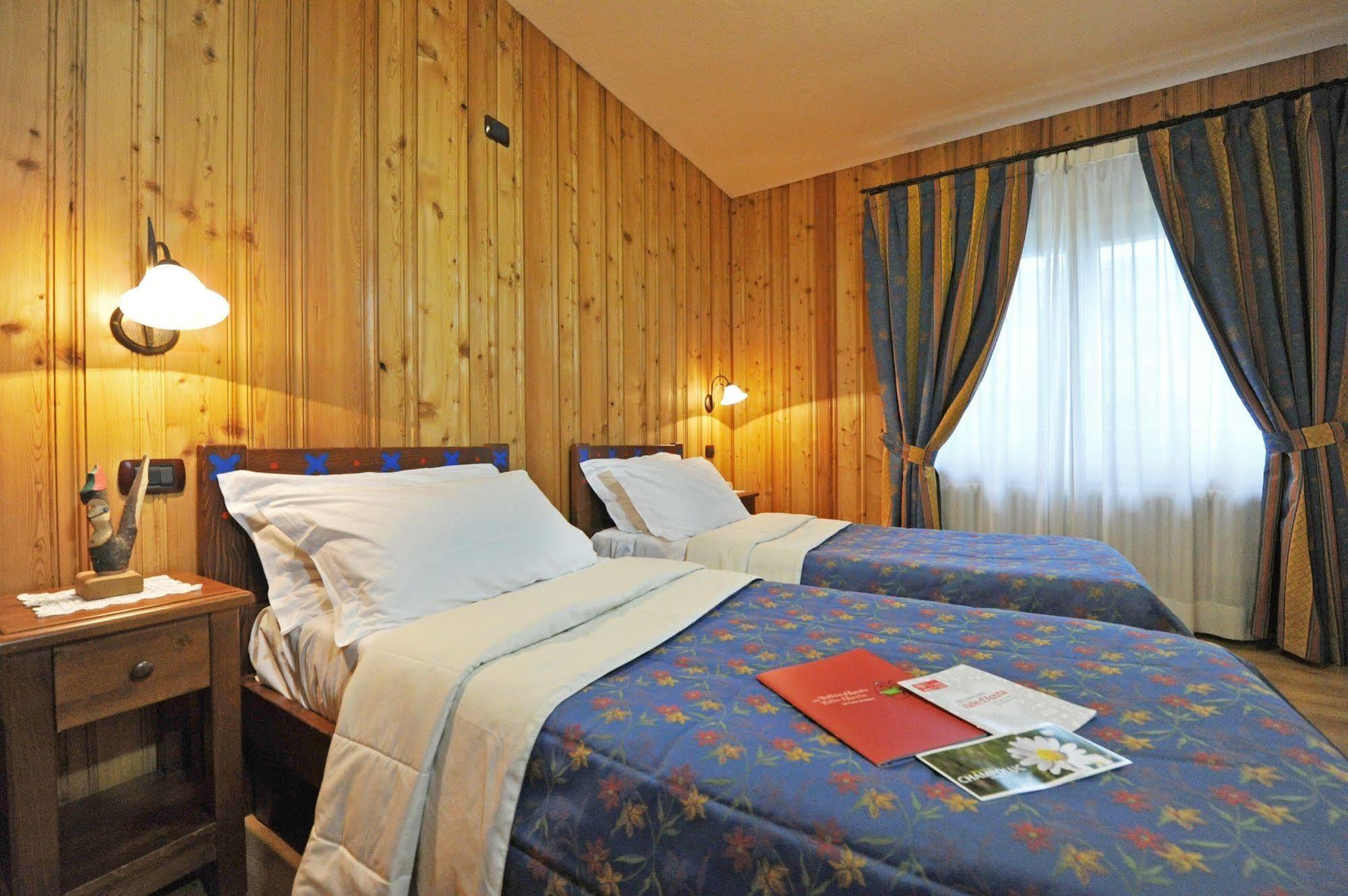 Family Apartments Le Chalet ชัมโปลุก ภายนอก รูปภาพ