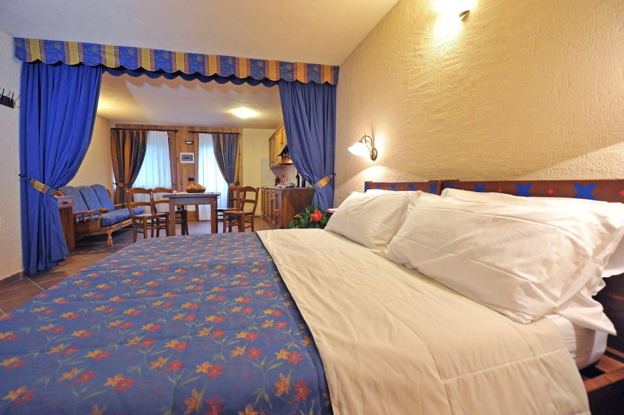 Family Apartments Le Chalet ชัมโปลุก ภายนอก รูปภาพ