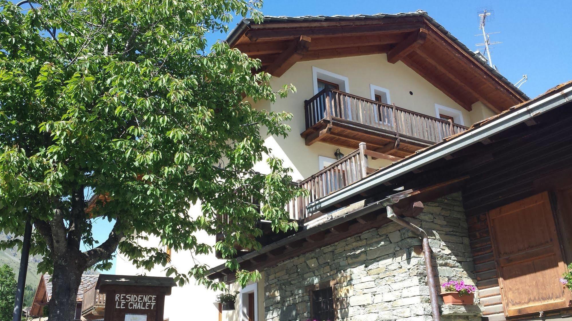 Family Apartments Le Chalet ชัมโปลุก ภายนอก รูปภาพ